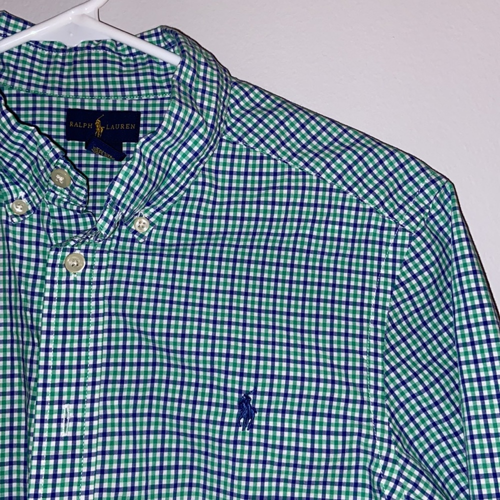 Button down - Picture 3 of 3